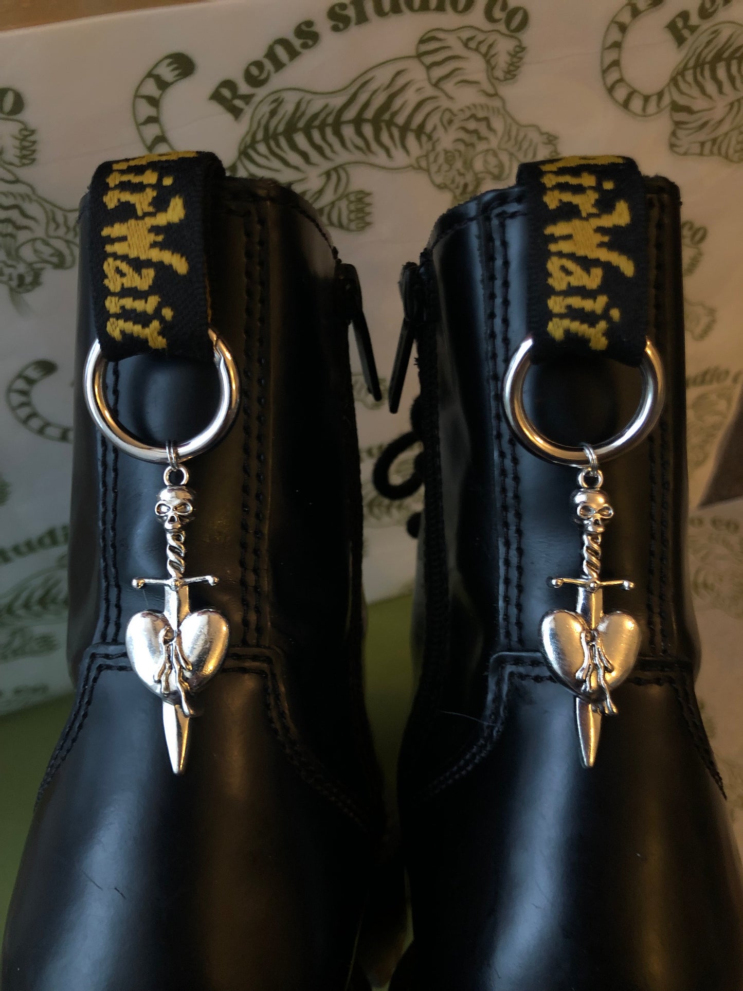 skull heart dagger Doc Charms | Boot accessories
