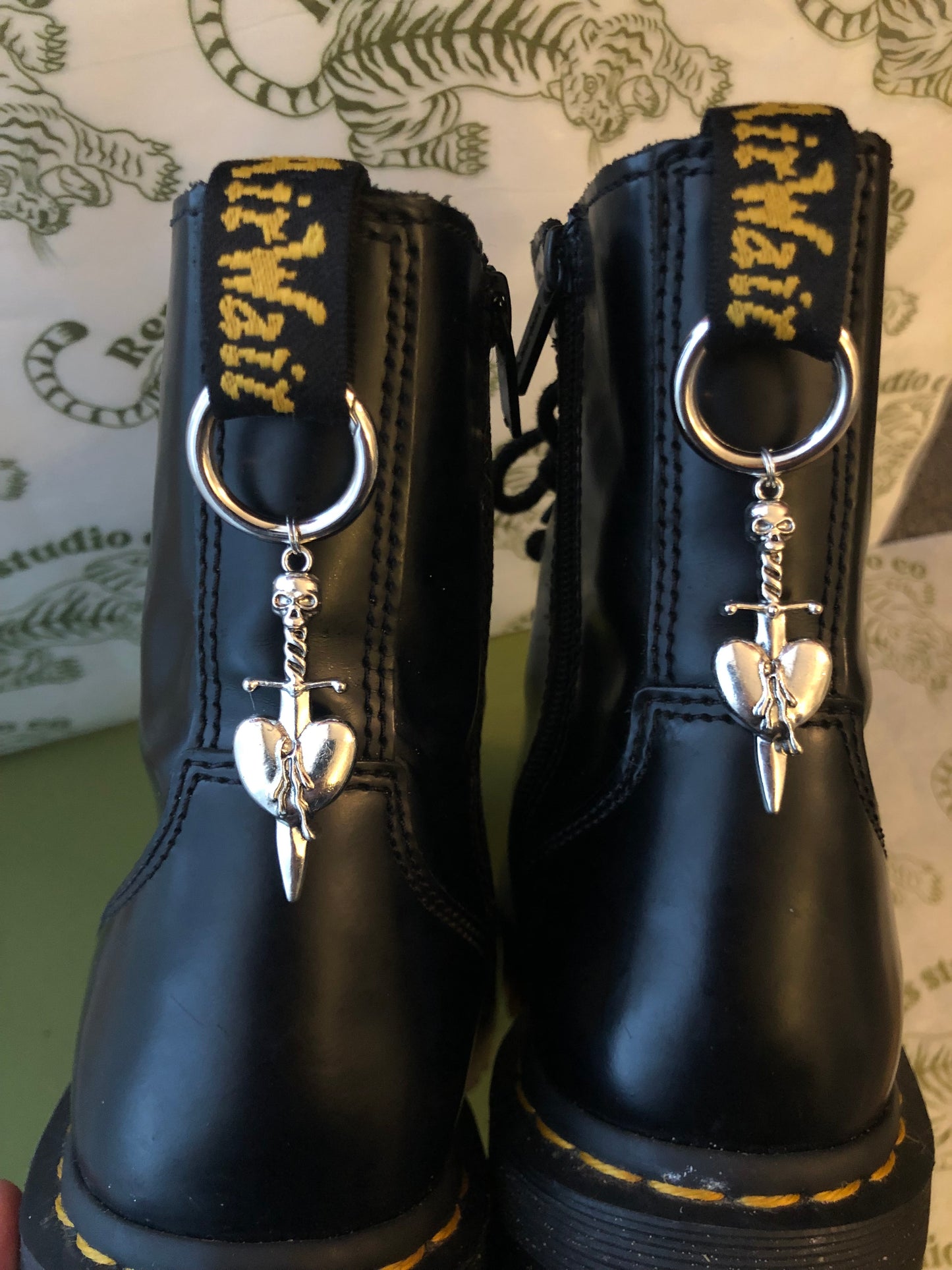 skull heart dagger Doc Charms | Boot accessories