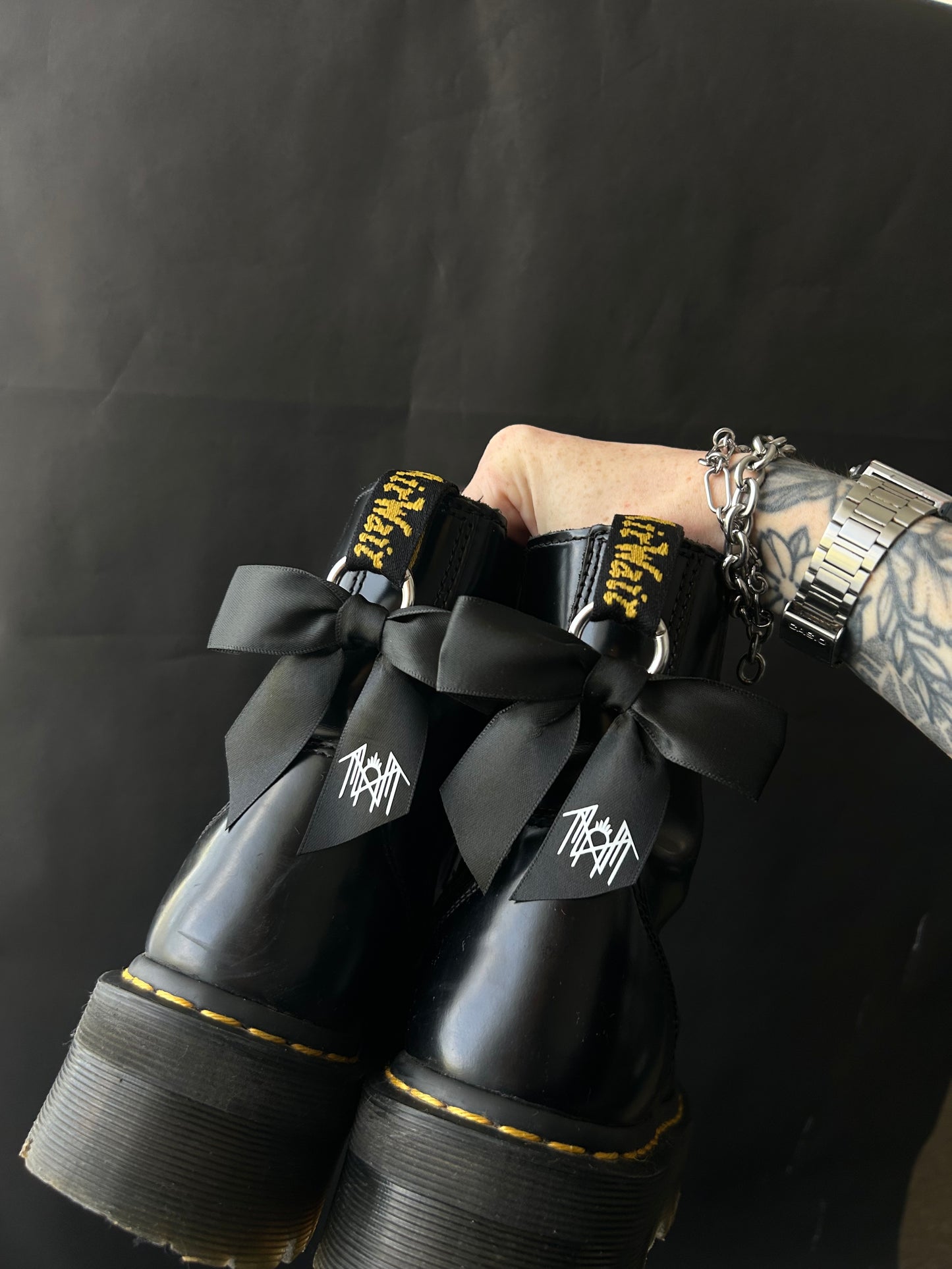 Vessel Bow boot charms
