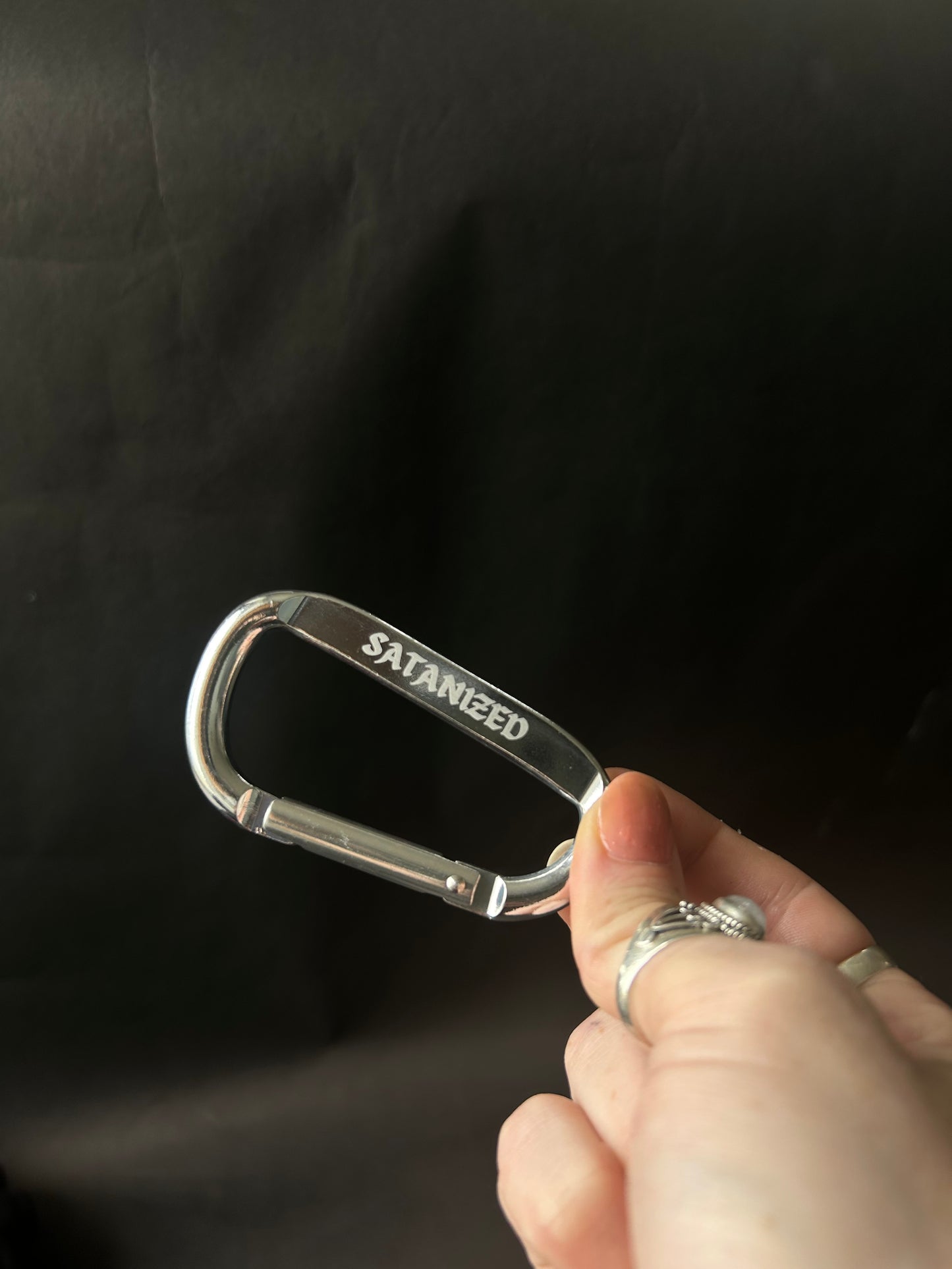 Satan carabiner