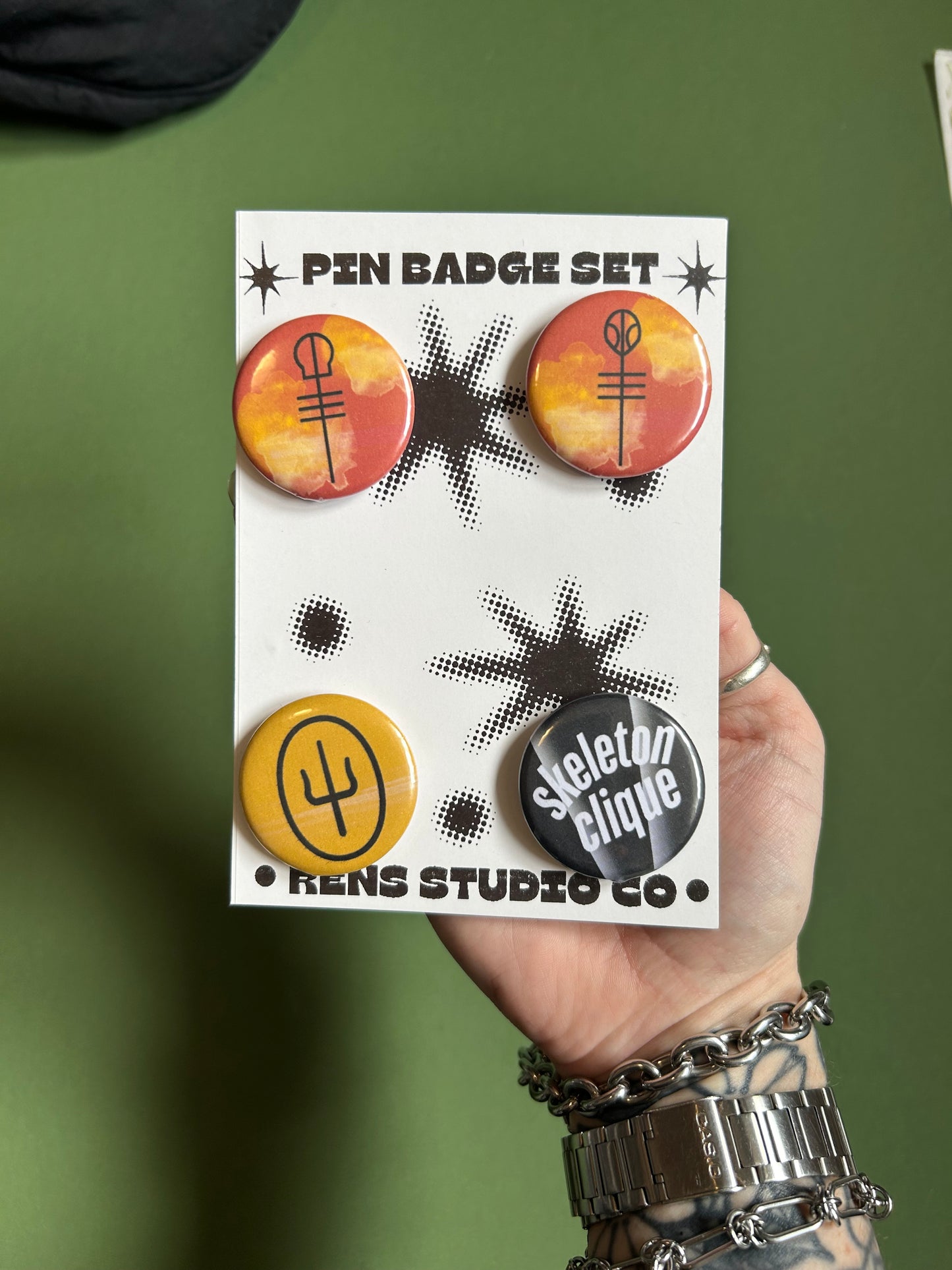 BADGE SET SKELETON CLIQUE