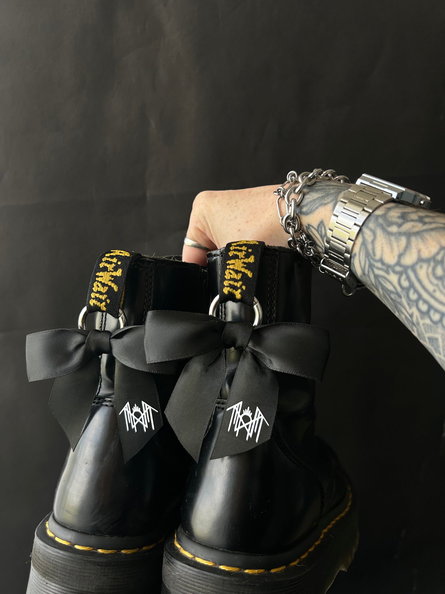 Vessel Bow boot charms