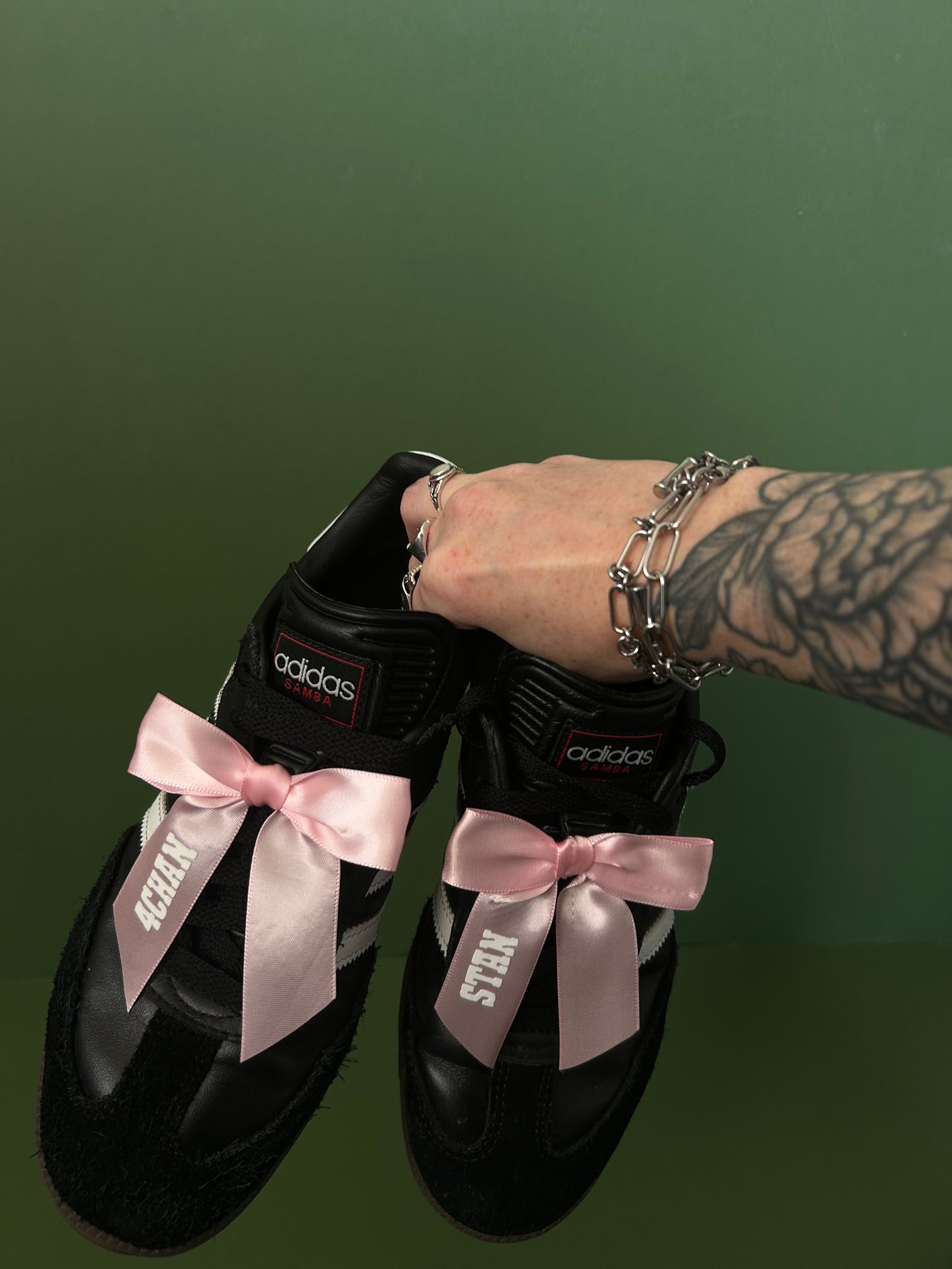 Pink 4chan trainer bows