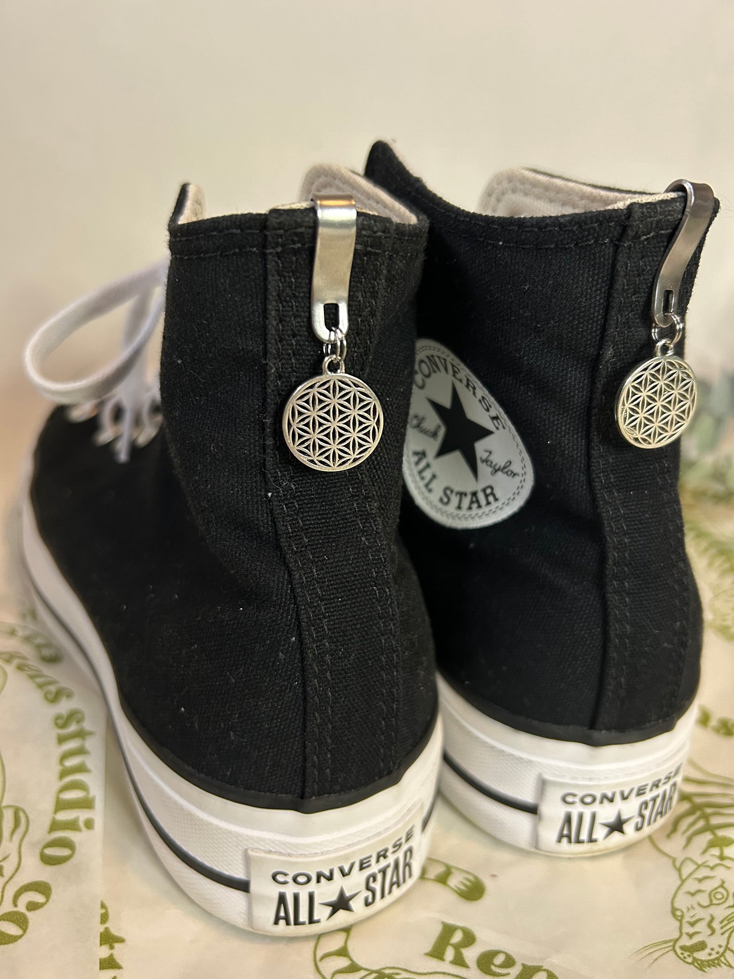 Sempiternal Hi top shoe charms