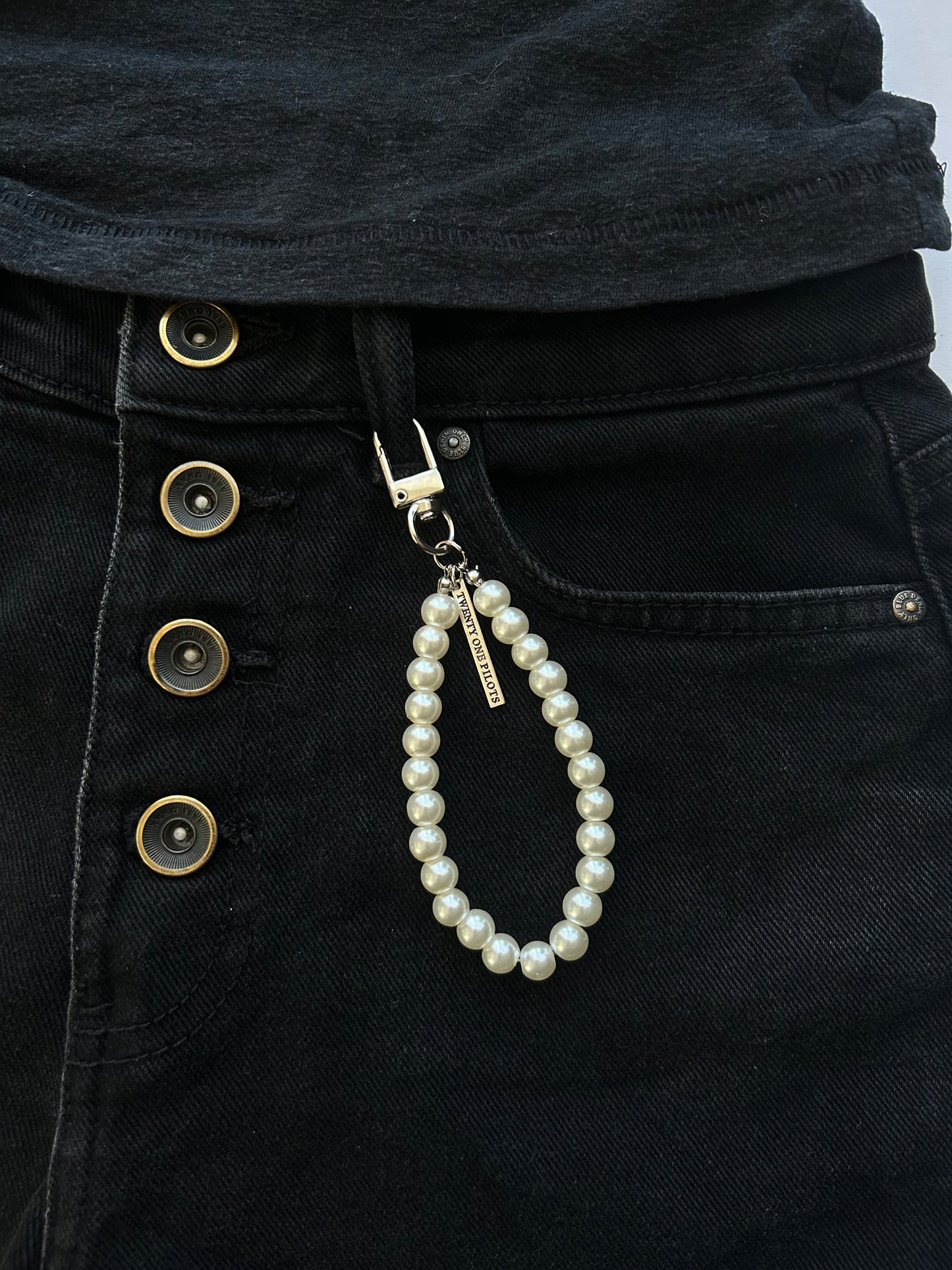 tøp pearl keychain