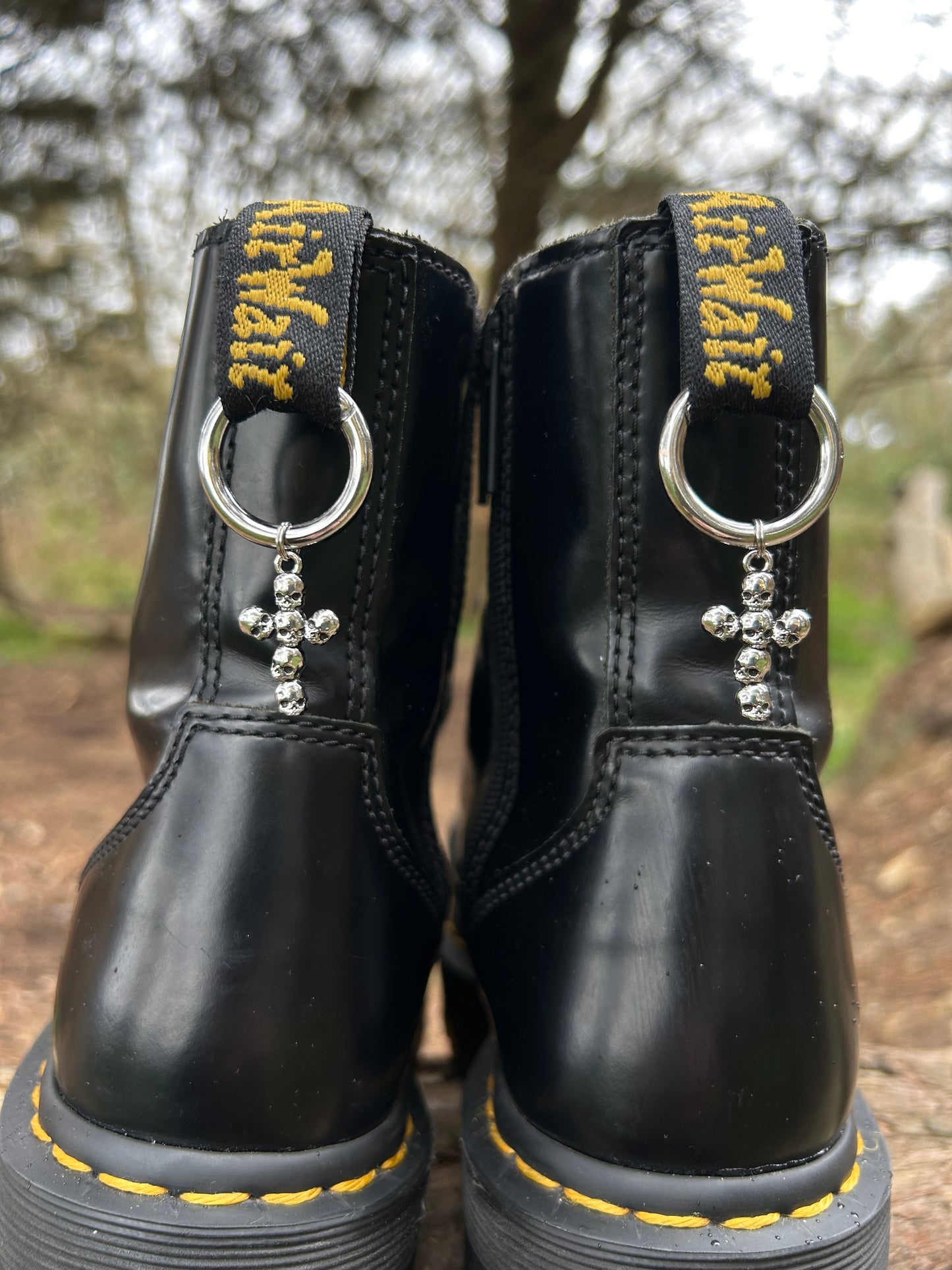 Skull cross boot charms