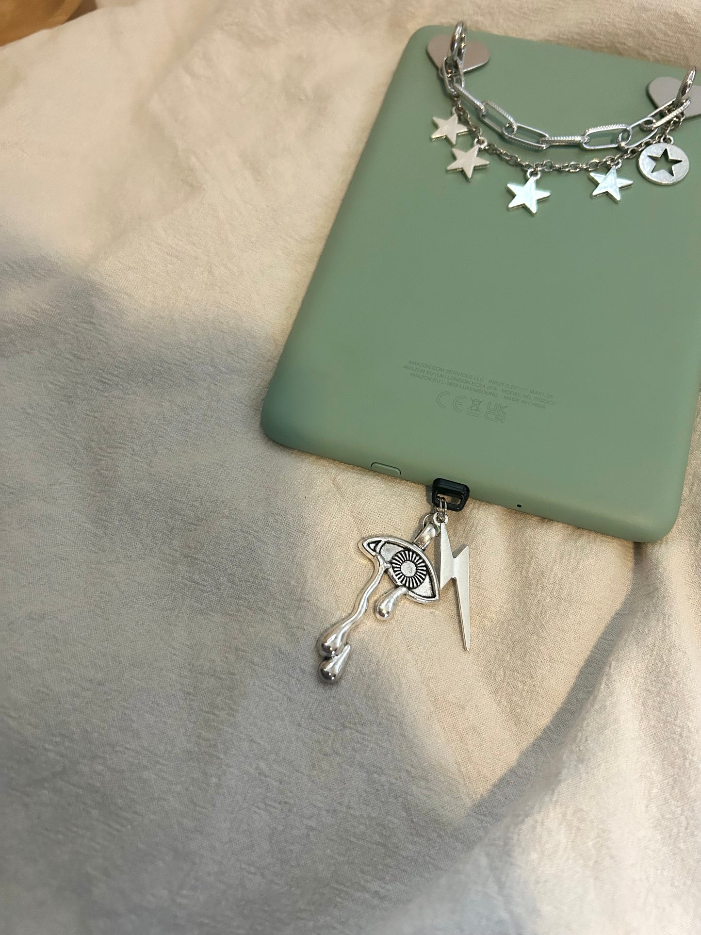 Lightning dust cover