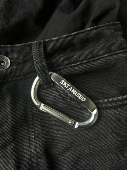 Satan carabiner
