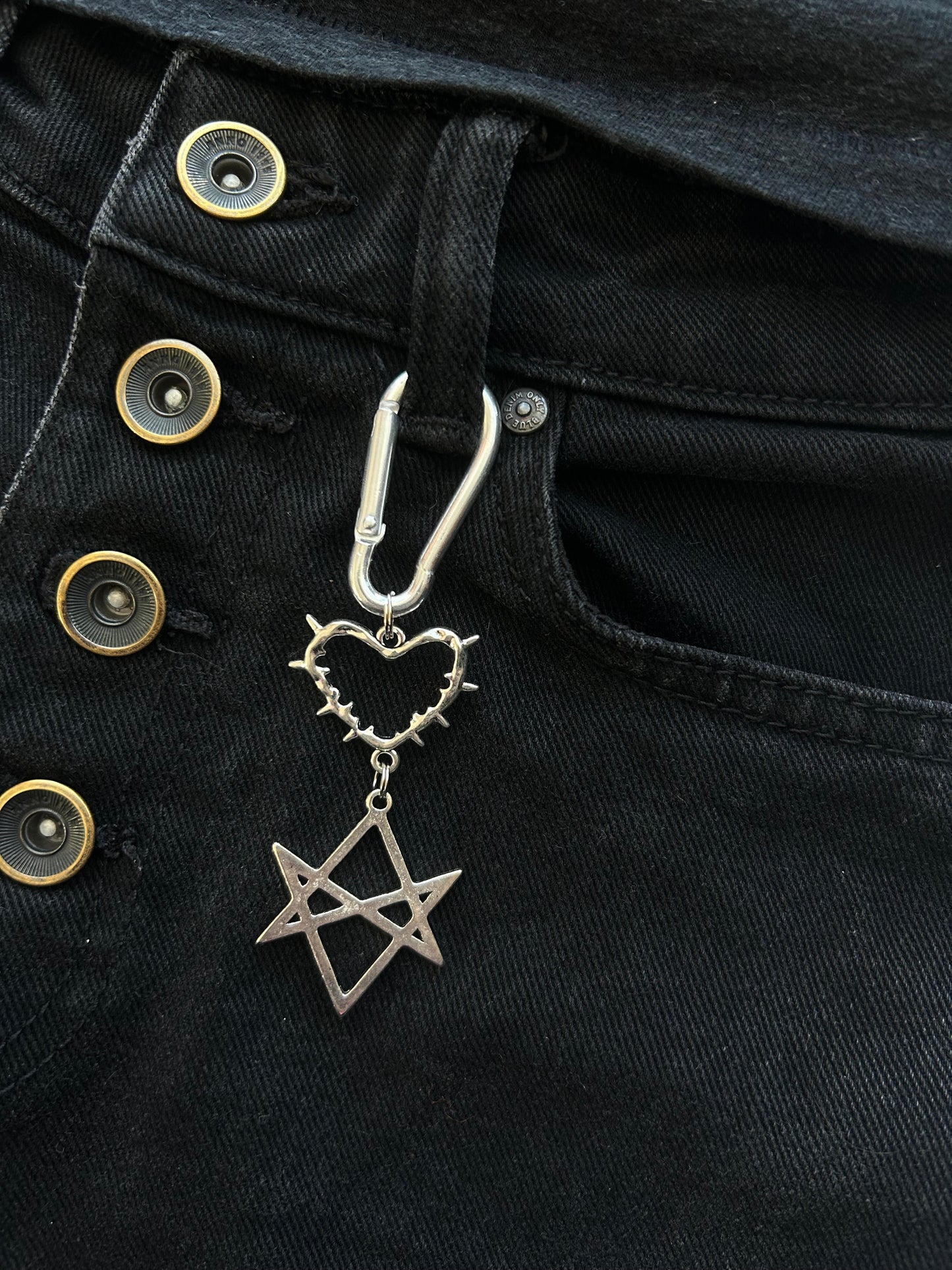 Hexagram Spiked heart keychain