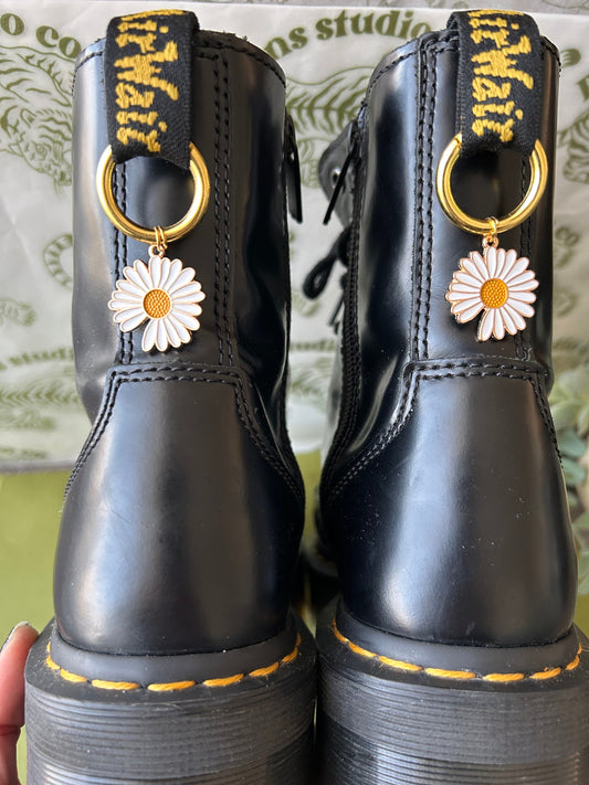 Gold daisy Doc charms | Boot accessories